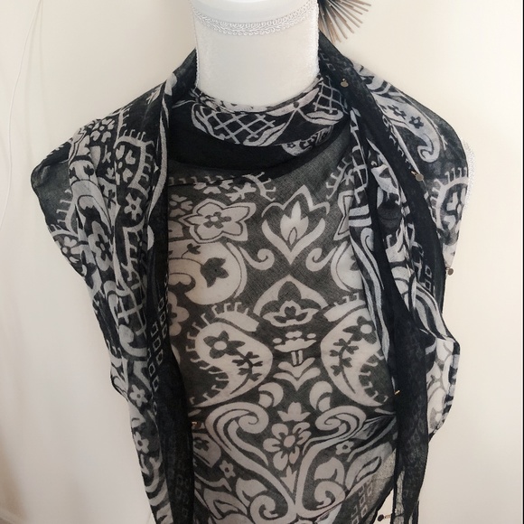 INC International Concepts Printed Triangle Scarf - Picture 3 of 3